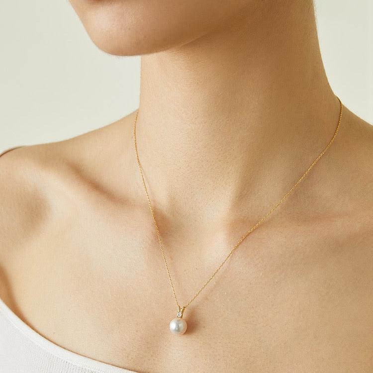 Minimal Pearl Necklace